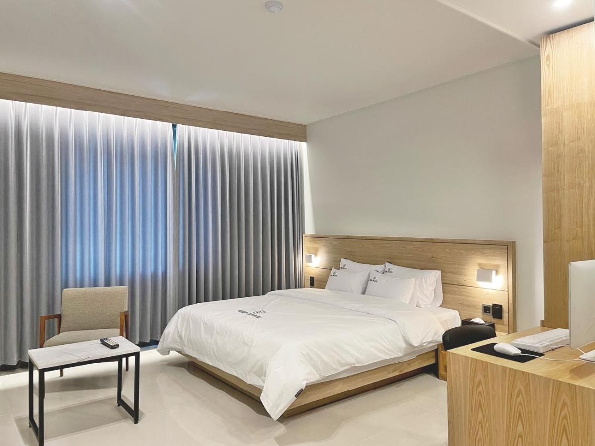 Brown Dot Hotel Gwangju Hanam Кванджу Экстерьер фото